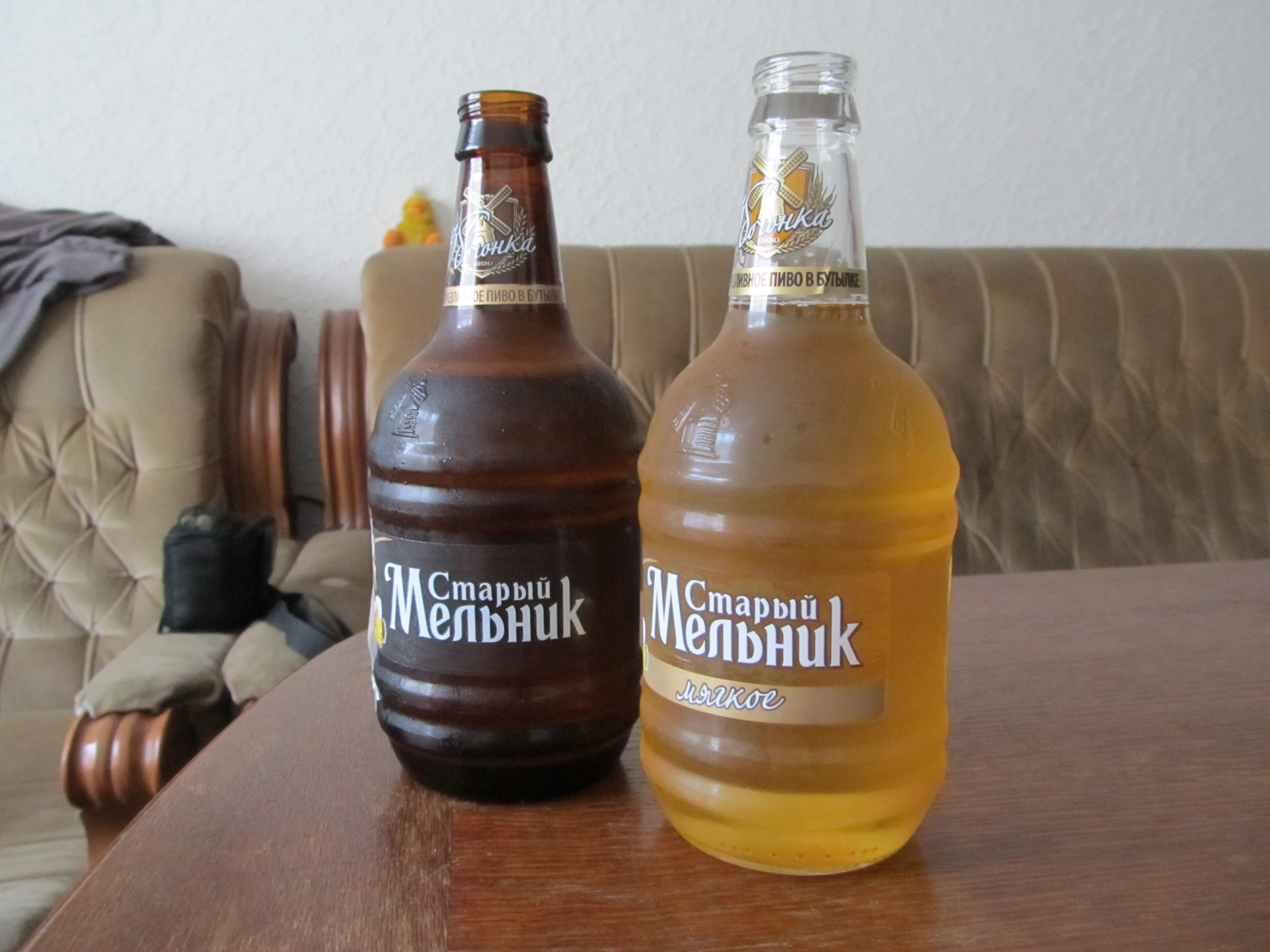 Сколько бутылок в старом мельнике. Пиво старый Мельник из бочонка мягкое светлое. Пиво старый Мельник светлое. Пиво бутылочное старый Мельник.